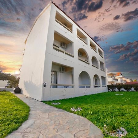 Lefteris Apartments In 이알리소스 외부 사진