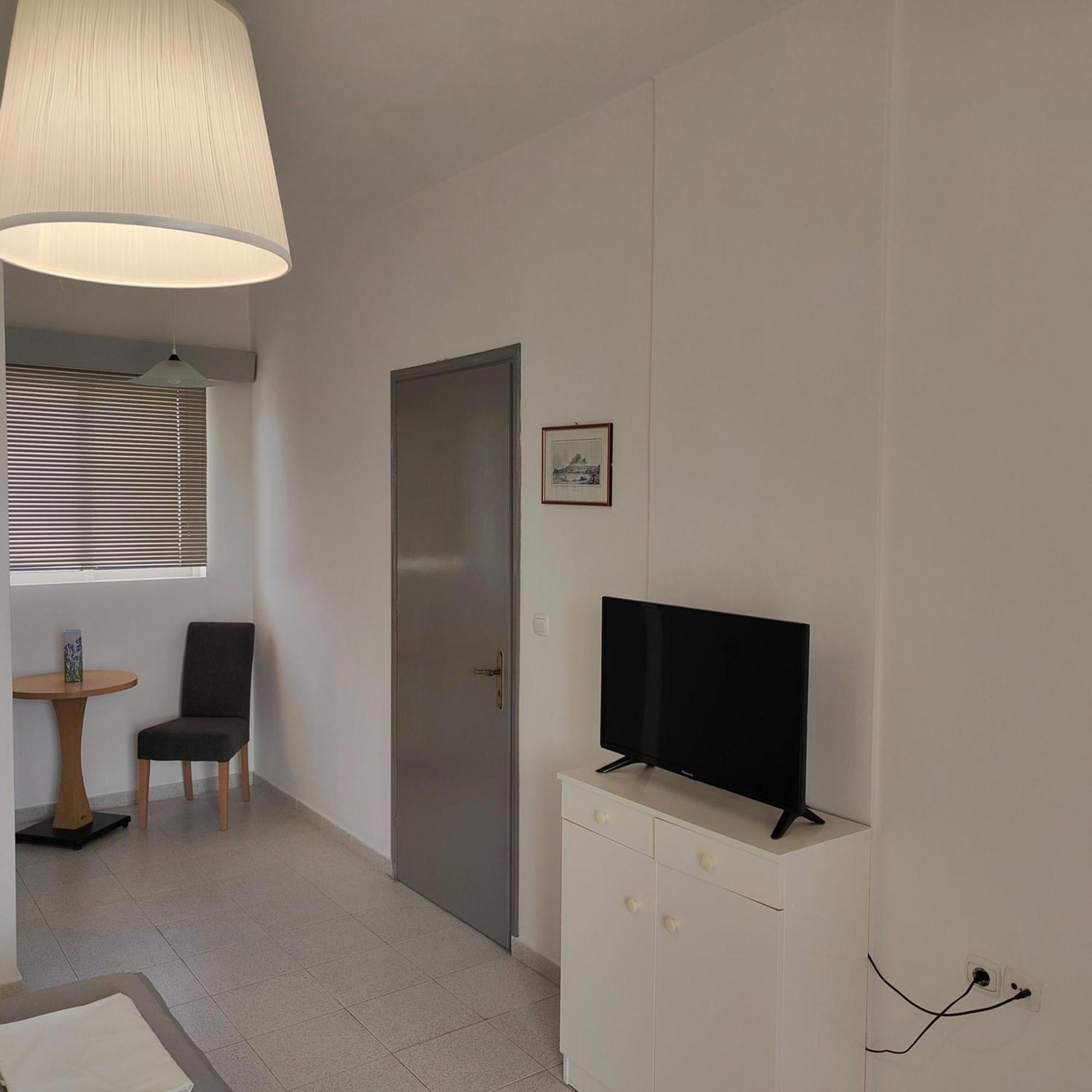 Lefteris Apartments In 이알리소스 외부 사진