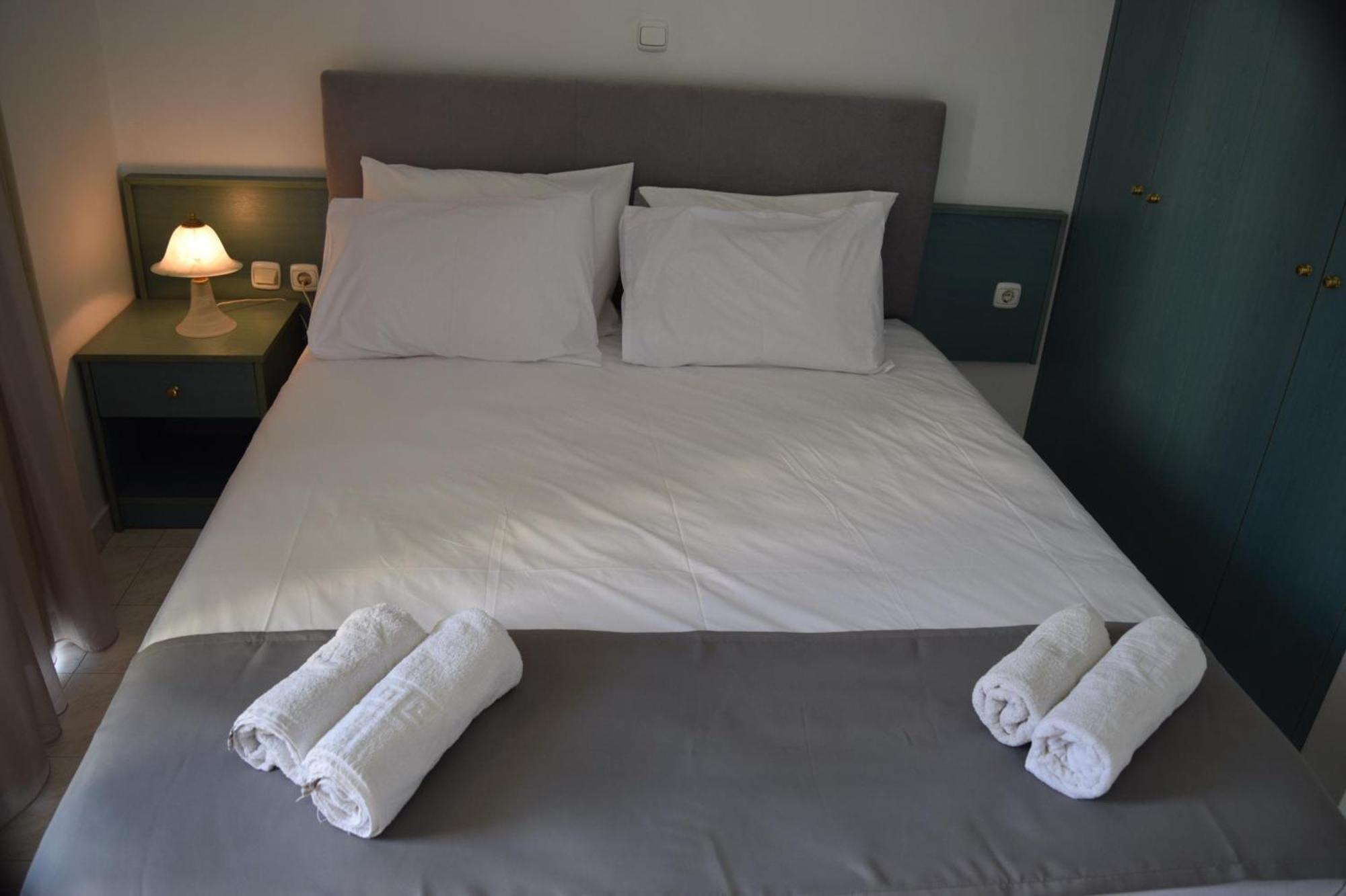 Lefteris Apartments In 이알리소스 외부 사진
