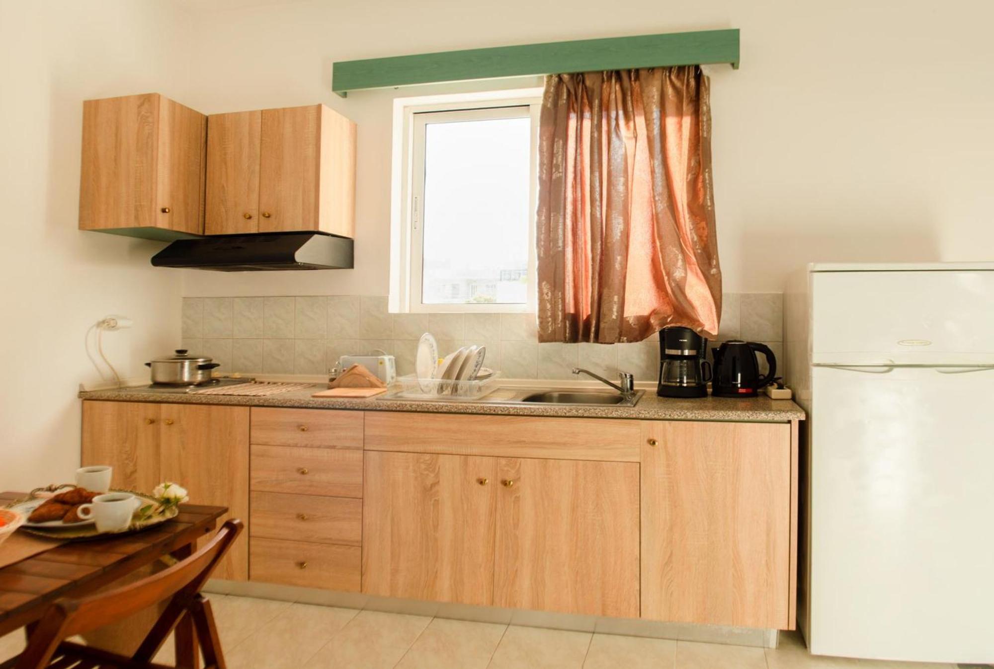 Lefteris Apartments In 이알리소스 외부 사진