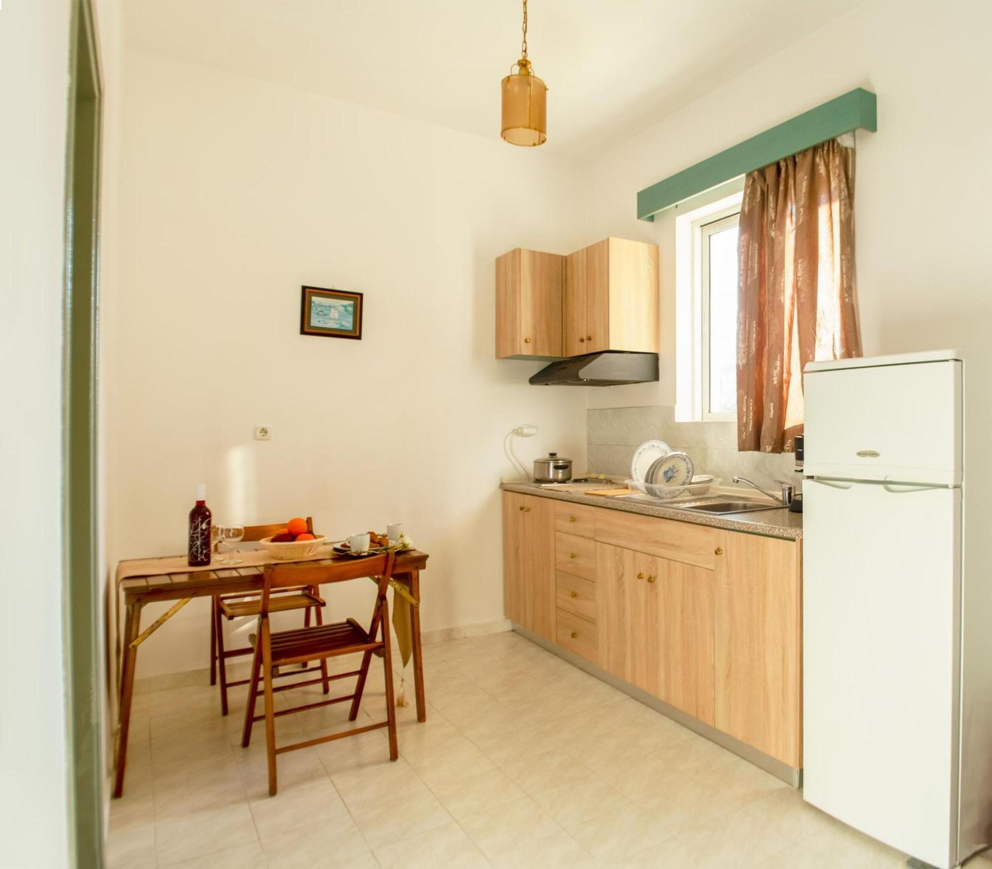 Lefteris Apartments In 이알리소스 외부 사진