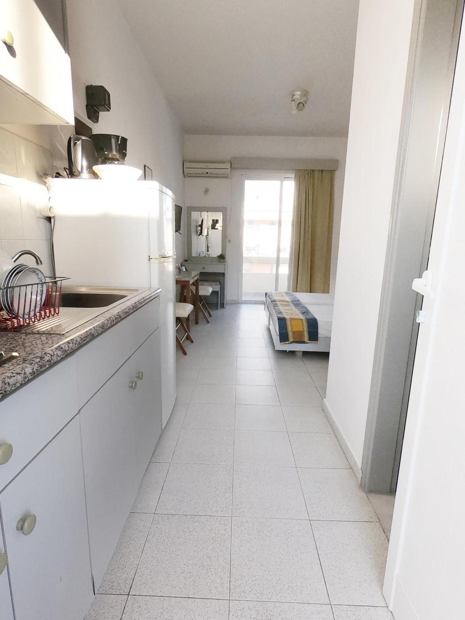 Lefteris Apartments In 이알리소스 외부 사진