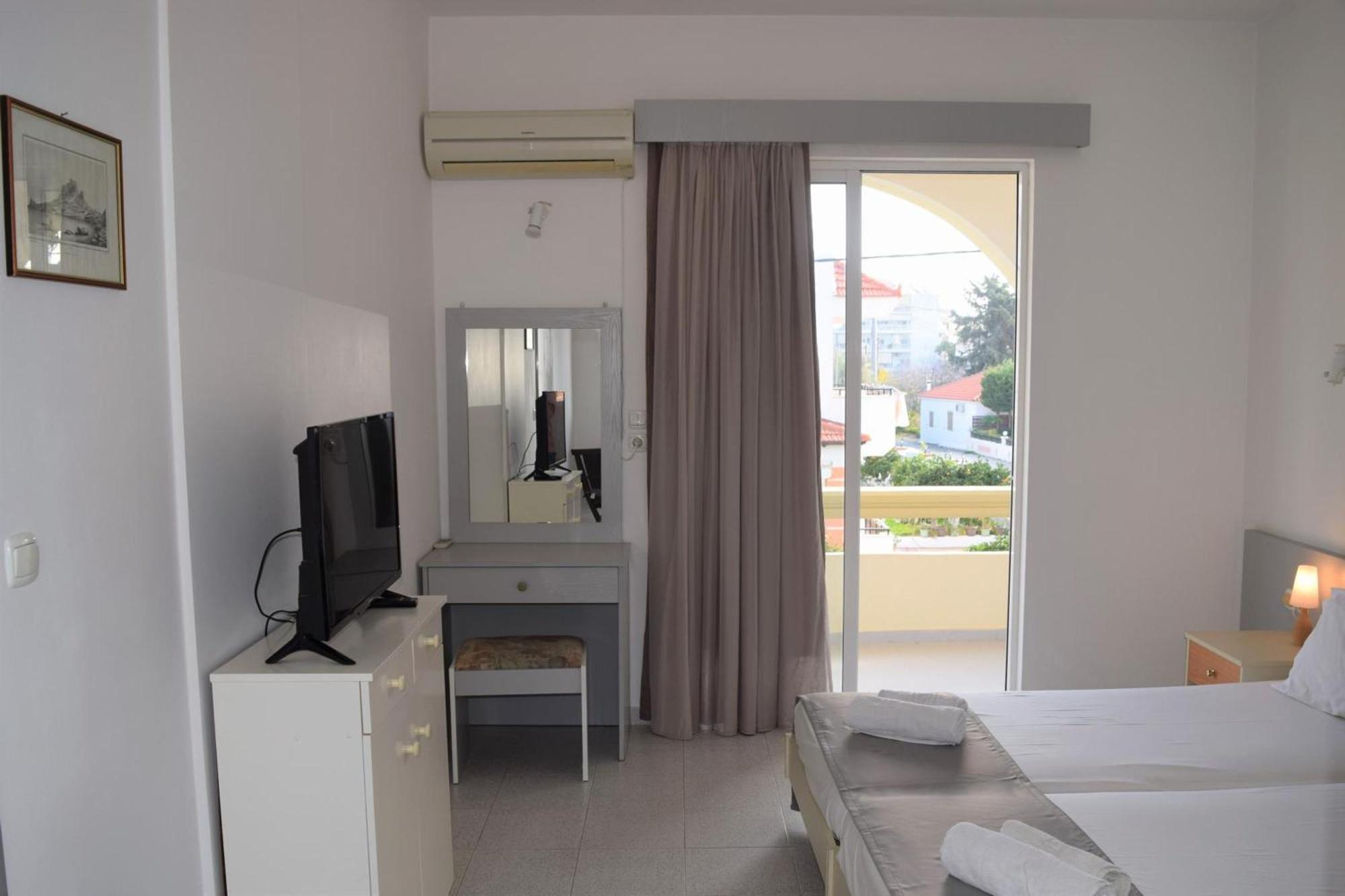 Lefteris Apartments In 이알리소스 외부 사진