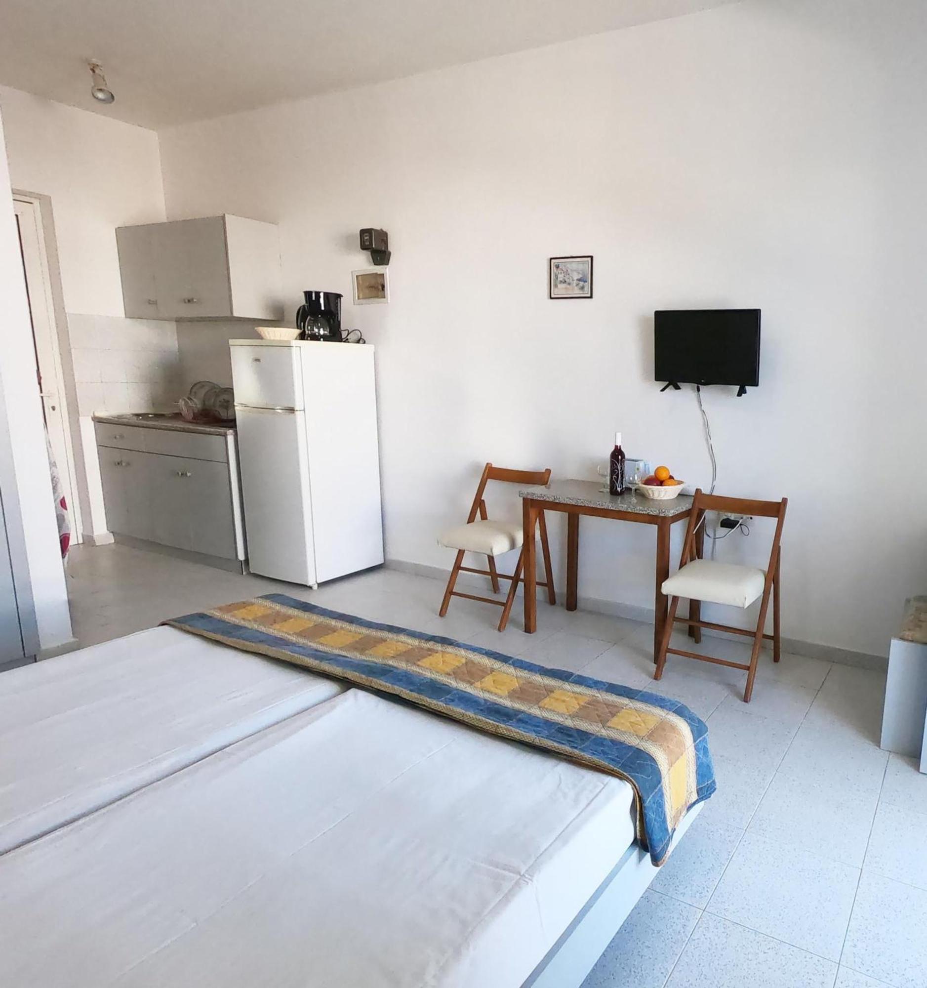 Lefteris Apartments In 이알리소스 외부 사진