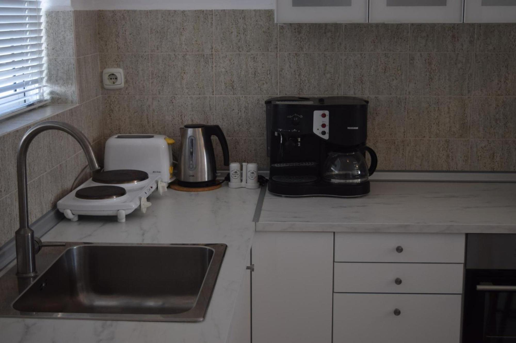 Lefteris Apartments In 이알리소스 외부 사진