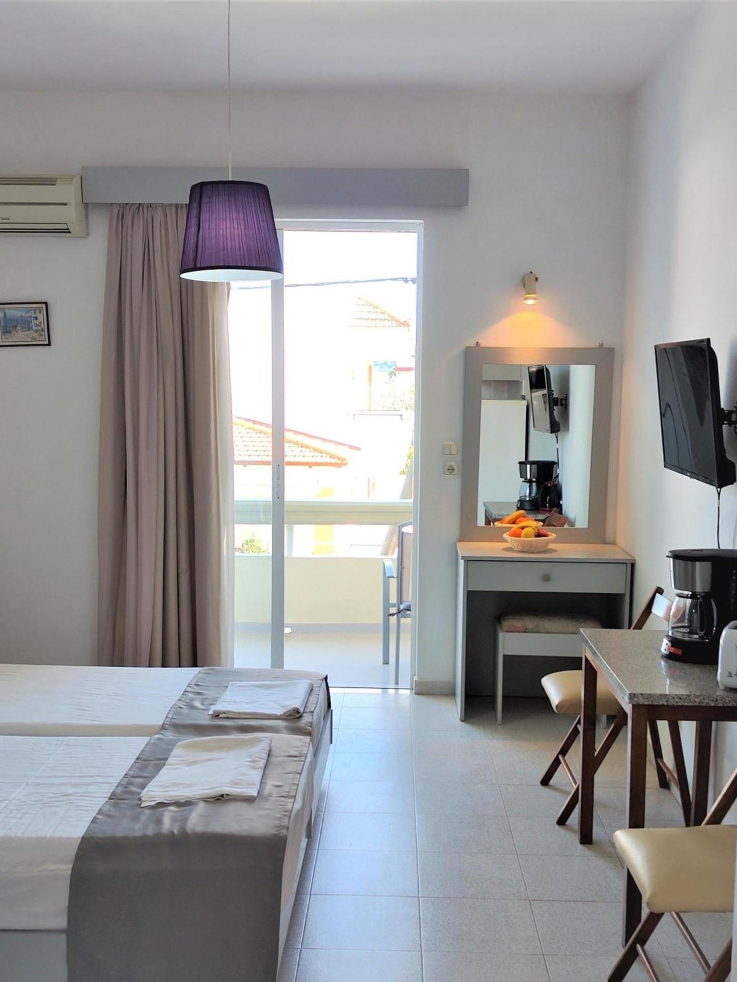 Lefteris Apartments In 이알리소스 외부 사진