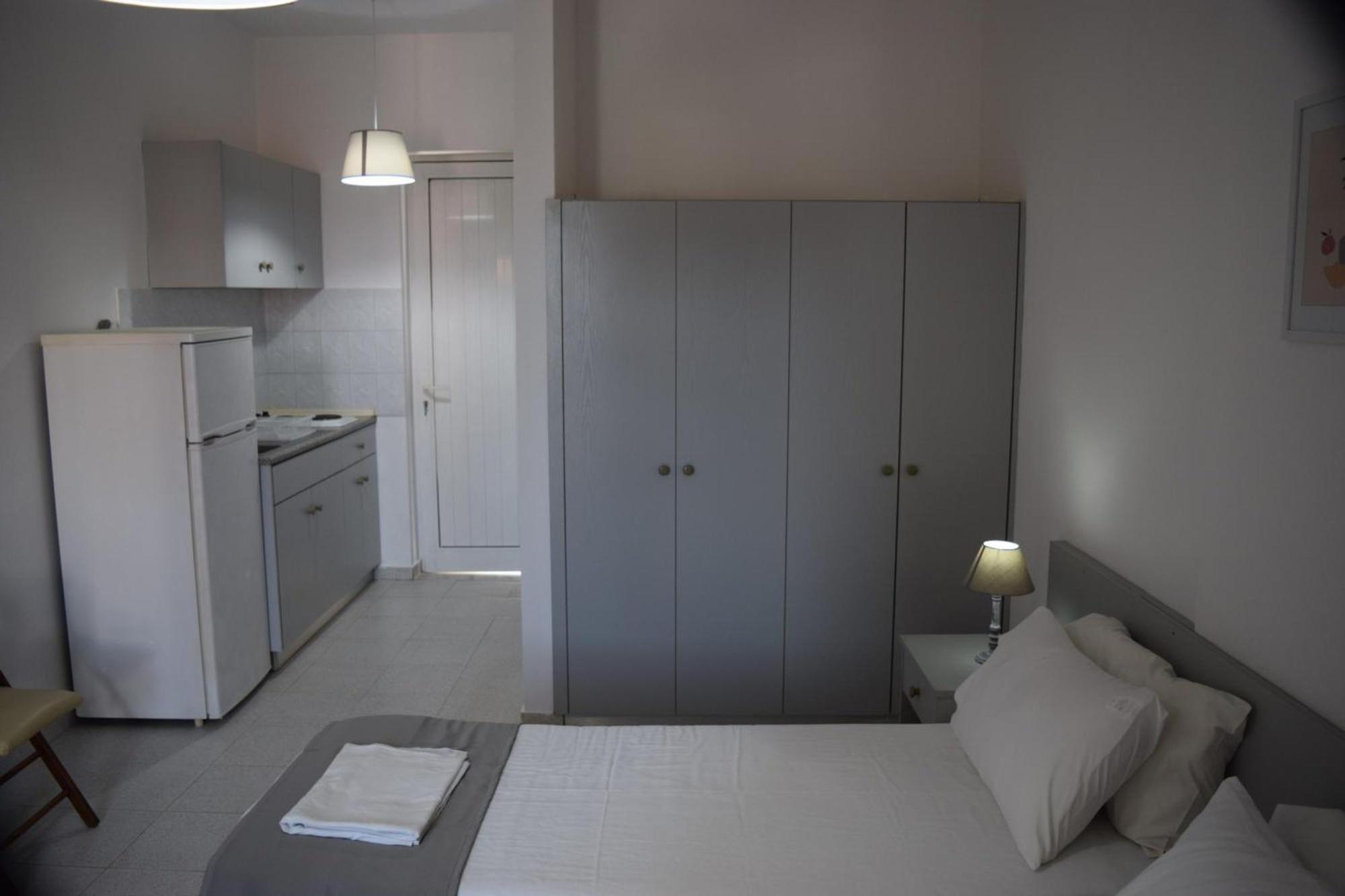 Lefteris Apartments In 이알리소스 외부 사진